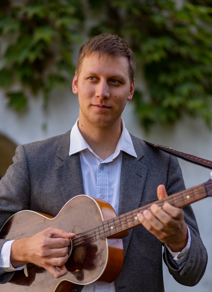 Pávkovics István - basszprím, harmonika, ének